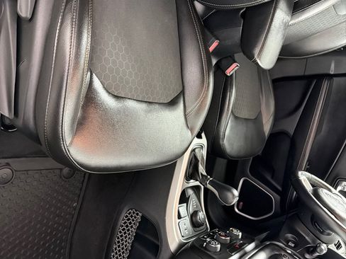 Used 2018 Jeep Compass Latitude w/ Cold Weather Group AWD/4WD image 20