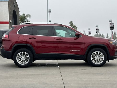 Used 2019 Jeep Cherokee Latitude w/ Popular Appearance Group image 7