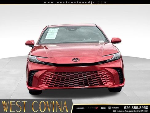 Used 2025 Toyota Camry XSE FWD image 3