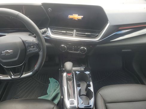 Used 2024 Chevrolet Trax RS w/ Sunroof Package FWD image 10