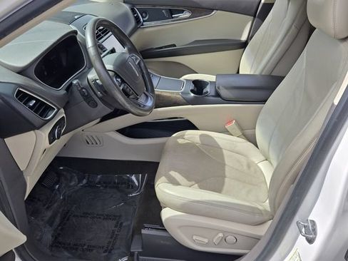 Used 2019 Lincoln Nautilus Reserve FWD image 10