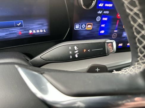 Used 2024 Chevrolet Traverse LT image 20