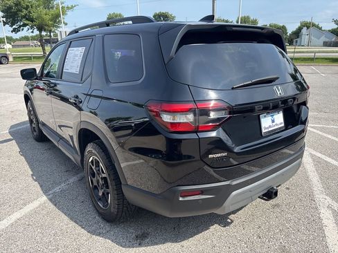 Used 2025 Honda Pilot TrailSport image 19