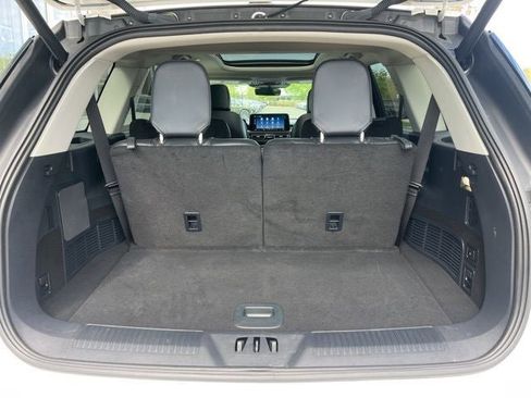 Certified 2025 Lincoln Aviator AWD image 12