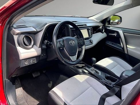 Used 2018 Toyota RAV4 XLE AWD/4WD image 15