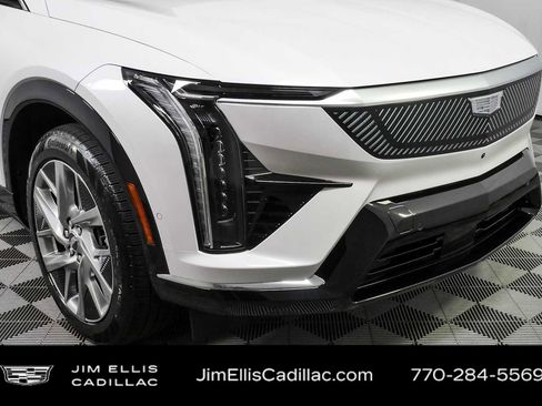 Certified 2025 Cadillac Optiq Luxury 1 AWD/4WD image 37