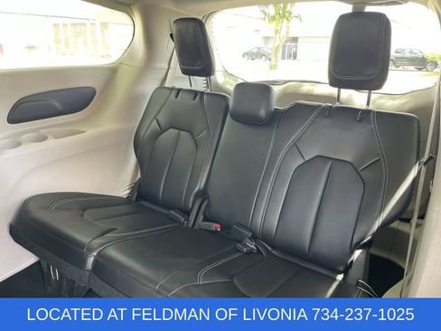 Used 2024 Chrysler Pacifica Touring-L FWD image 35