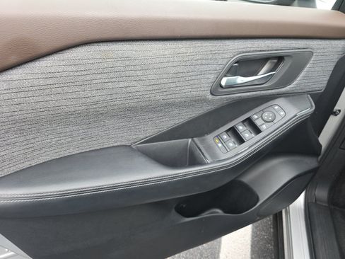 Used 2023 Nissan Rogue SV FWD image 16