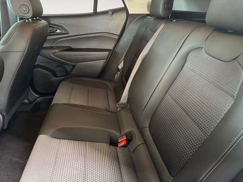Used 2025 Chevrolet Trax LT w/ LT Convenience Package FWD image 21
