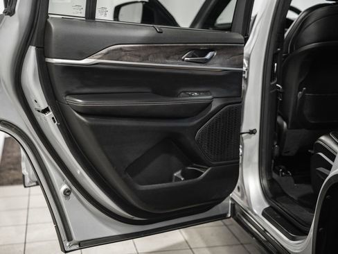 Used 2024 Jeep Grand Cherokee L Limited w/ Luxury Tech Group II image 44