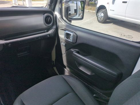 Certified 2022 Jeep Wrangler Sport S image 18