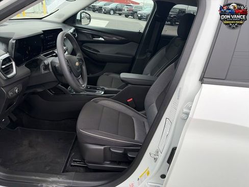 Used 2025 Chevrolet TrailBlazer LT AWD/4WD image 9