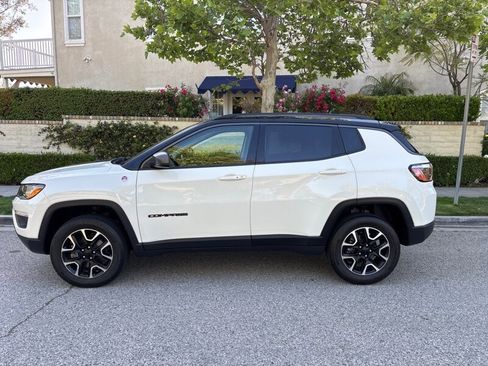 Used 2021 Jeep Compass Trailhawk image 2