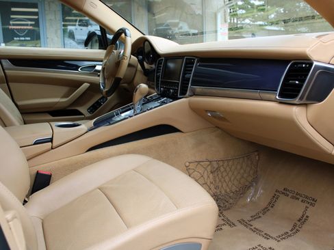 Used 2012 Porsche Panamera 4 image 15