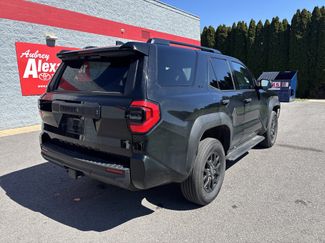 Used 2025 Toyota 4Runner SR5 AWD/4WD video 3