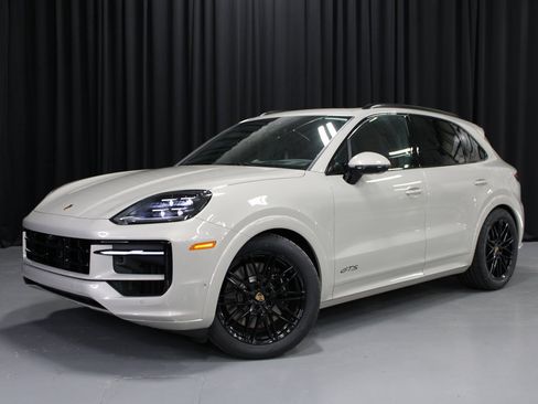 New 2025 Porsche Cayenne GTS image 1