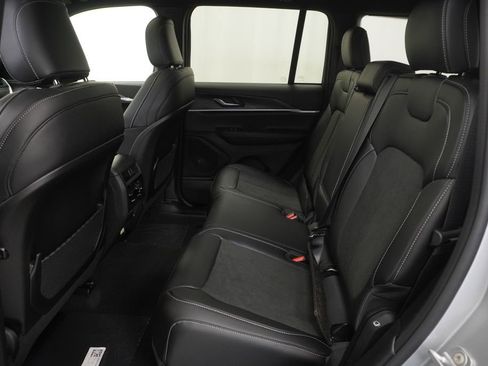 New 2026 Jeep Grand Cherokee Altitude AWD/4WD image 17