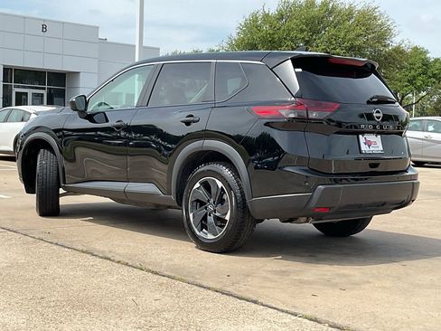 Used 2025 Nissan Rogue SV image 7