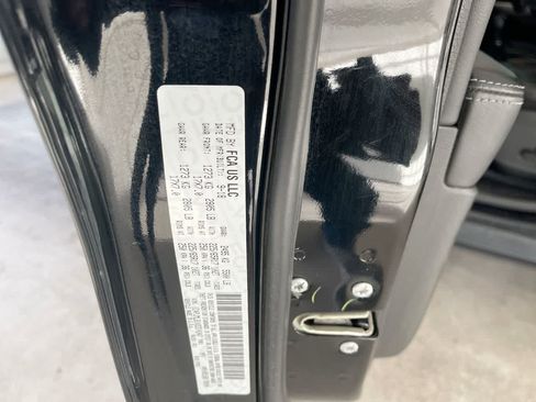Used 2019 Jeep Cherokee Latitude Plus AWD/4WD image 27