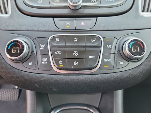 Used 2025 Chevrolet Malibu LT image 12