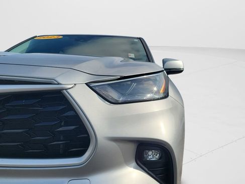 Used 2023 Toyota Highlander LE FWD image 25