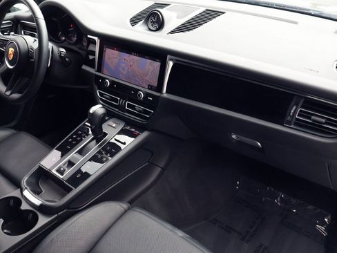 Certified 2022 Porsche Macan image 25