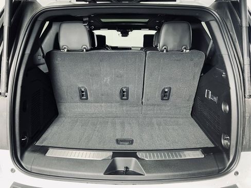 Used 2025 GMC Yukon AT4 Ultimate image 12