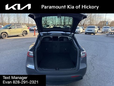Used 2022 Tesla Model Y Long Range image 10