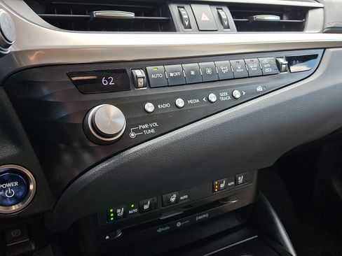 Used 2021 Lexus ES 300h w/ Premium Package FWD image 16