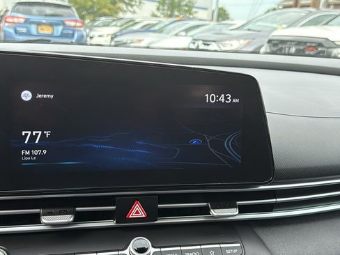 Used 2021 Hyundai Elantra Limited FWD image 17