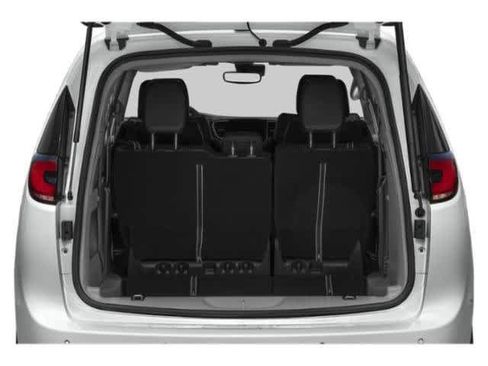 Used 2024 Chrysler Pacifica Touring-L FWD image 14