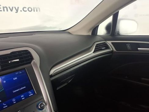 Used 2020 Ford Fusion SE image 24