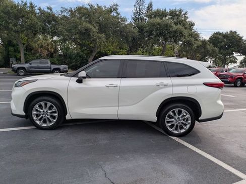 Used 2021 Toyota Highlander Limited FWD image 7