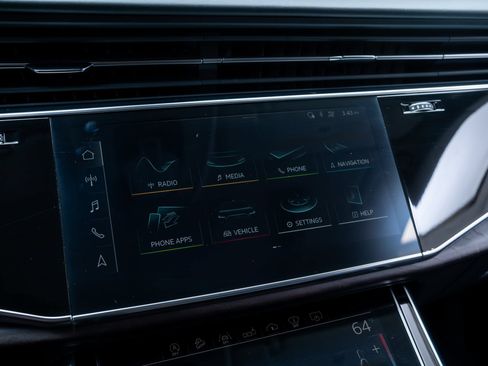 Used 2019 Audi Q8 Prestige AWD/4WD image 17