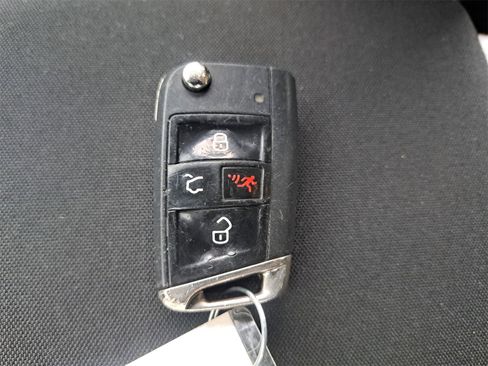 Used 2021 Volkswagen Tiguan S image 38