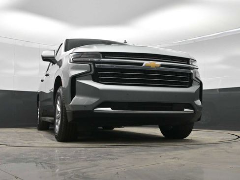 Used 2024 Chevrolet Suburban LT image 29