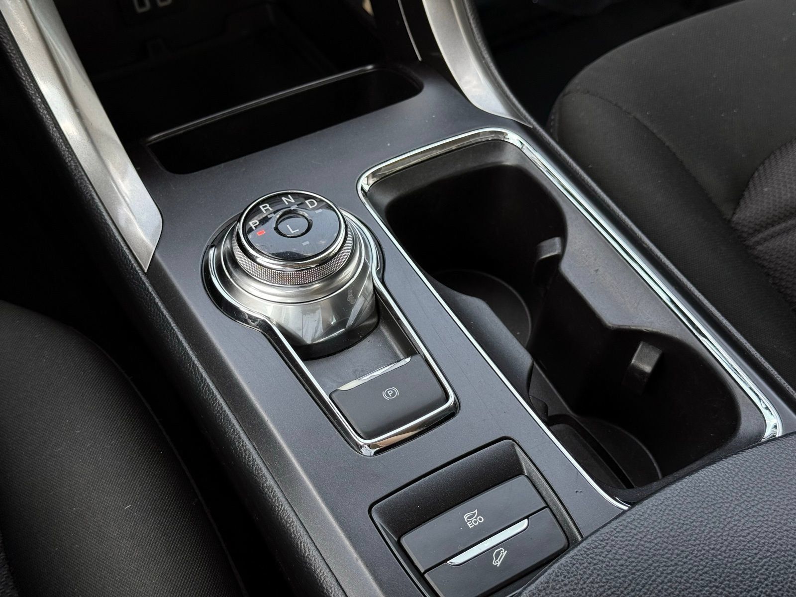 Used 2019 Ford Fusion SE FWD image 34
