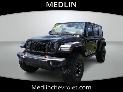 Used 2024 Jeep Wrangler Unlimited Rubicon w/ XTREMEE 35" Tire Package AWD/4WD image 4