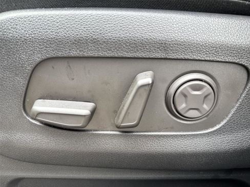 Used 2025 Kia Carnival SX w/ SX Dark Edition Package FWD image 12