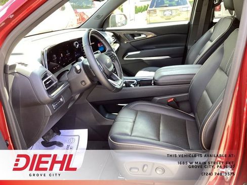 Used 2024 Chevrolet Traverse RS AWD/4WD image 23