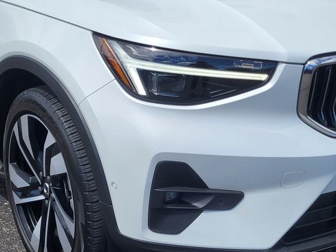 Used 2023 Volvo XC40 B5 Ultimate w/ Protection Package Premier AWD/4WD image 5