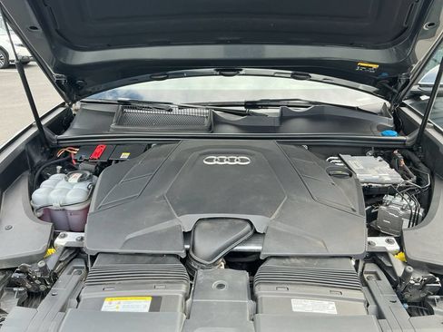 Used 2022 Audi Q8 Prestige AWD/4WD image 24