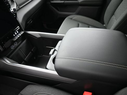 New 2026 RAM 1500 4x4 Crew Cab image 31