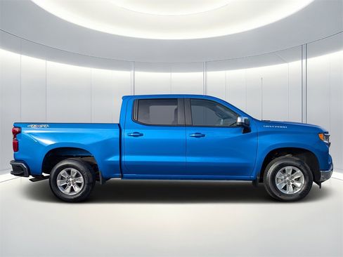 Used 2025 Chevrolet Silverado 1500 LT image 3