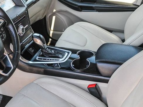 Used 2017 Ford Edge Titanium FWD image 20