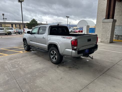 Used 2018 Toyota Tacoma TRD Sport image 6