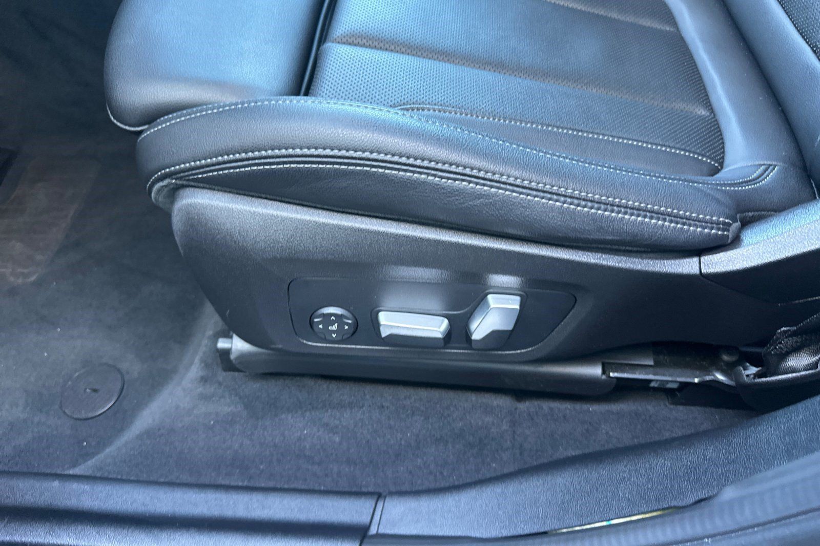 Used 2024 BMW X3 sDrive30i w/ Convenience Package RWD image 14