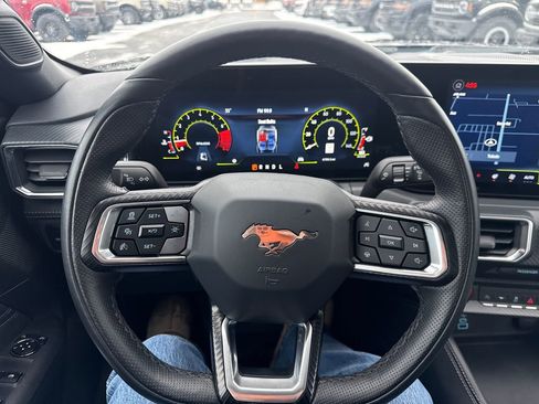 Used 2025 Ford Mustang Premium image 39