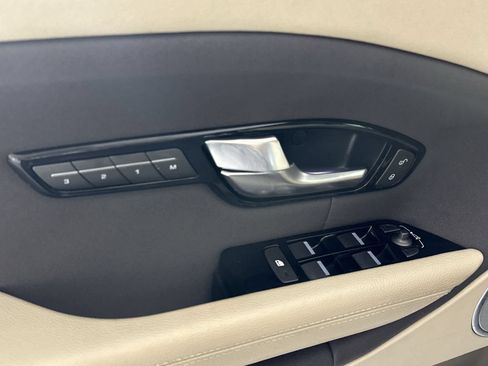Used 2019 Land Rover Range Rover Evoque SE AWD/4WD image 13