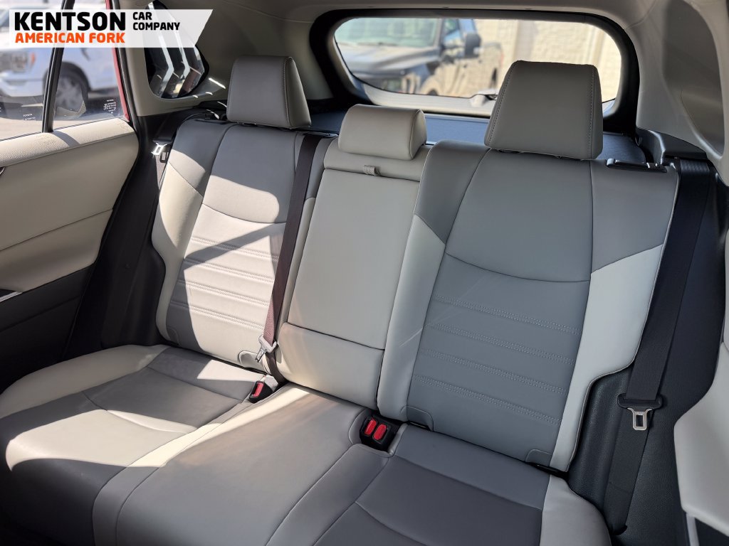 Used 2019 Toyota RAV4 XLE Premium w/ Cold Weather Package AWD/4WD image 30